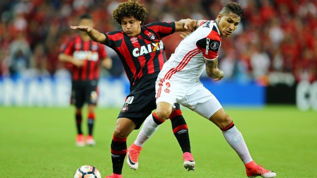 Em noite inspirada e eficiente, o Atlético Paranaense vence o Flamengo pelo mesmo placar do jogo passado